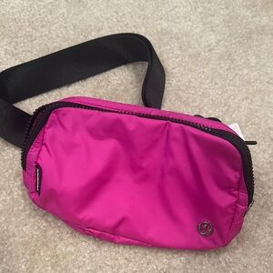 lululemon athletica BNWT Belt Bag Color HIPU